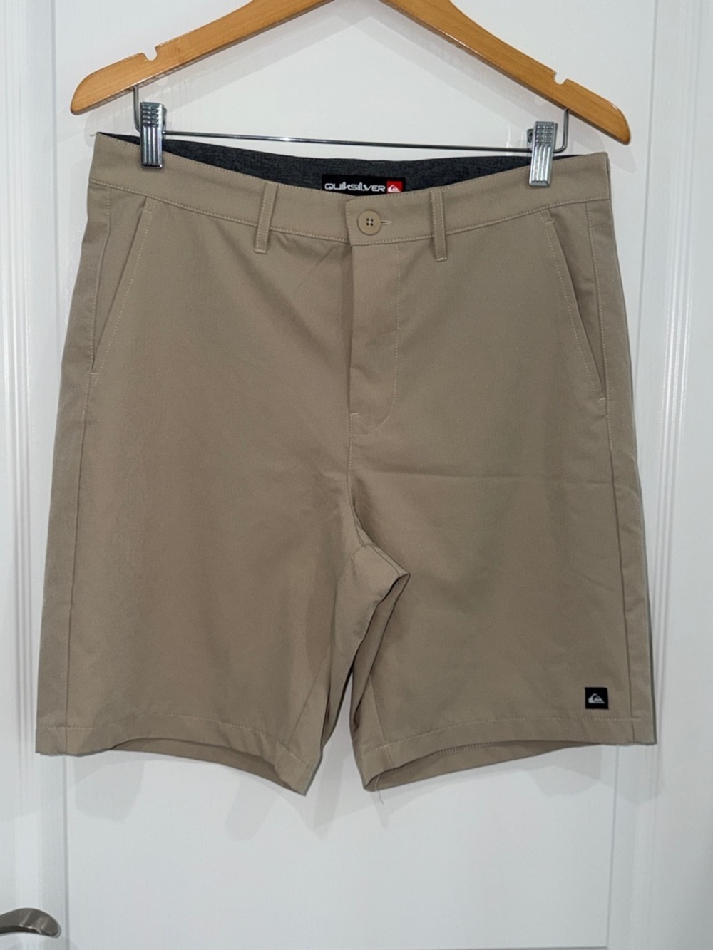 Quiksilver Men’s Tan Flat Front Performance Shorts NWOT size 32”